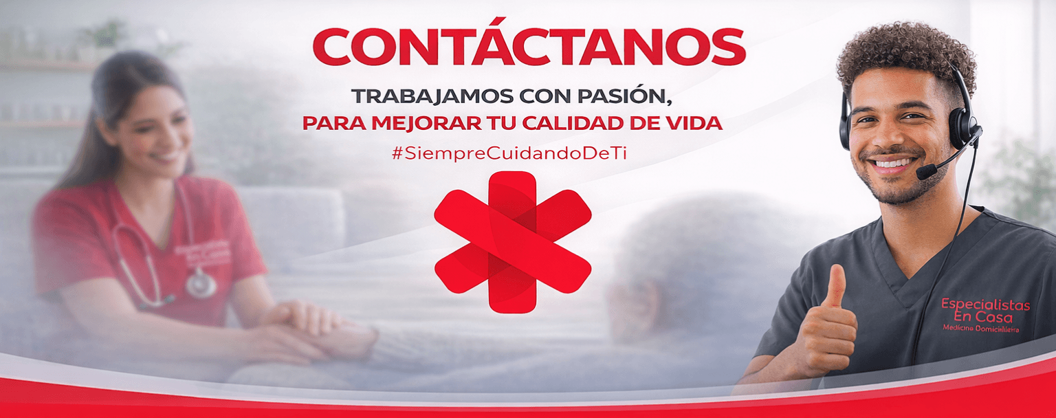 Profesional de salud brindando atención domiciliaria