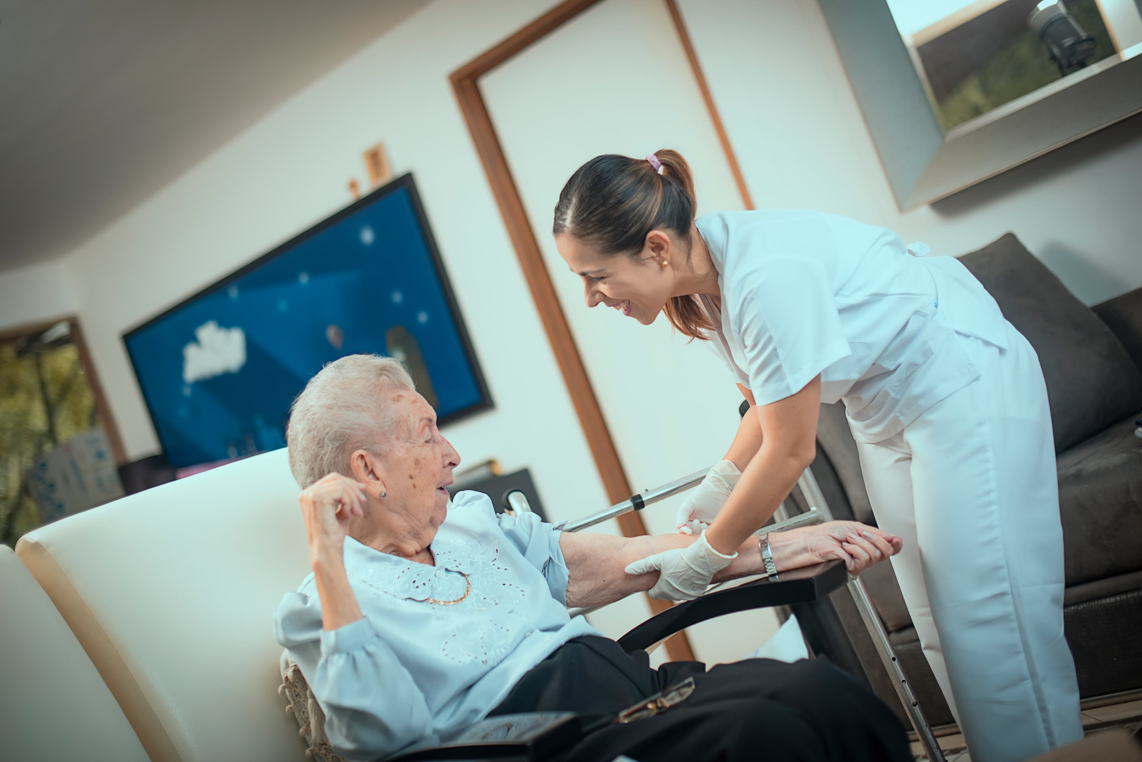 Enfermería domiciliaria brindando atención personalizada